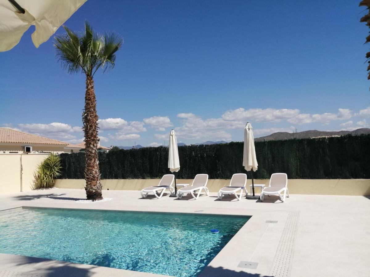 Villa Los Castos Immaculate 2-Bed Villa Арболеас Экстерьер фото