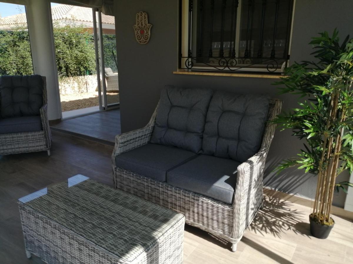 Villa Los Castos Immaculate 2-Bed Villa Арболеас Экстерьер фото